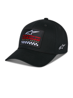 Alpinestars Matrix Snapback Hat, czarna czapka z daszkiem, zakrzywiony daszek i usztywniona korona, z przodu wielokolorowa haftowana naszywka z logo Alpinestars, czerwone elementy marki i wzór w szachownicę, z boku haftowane logo, codzienne nakrycie głowy motorsport