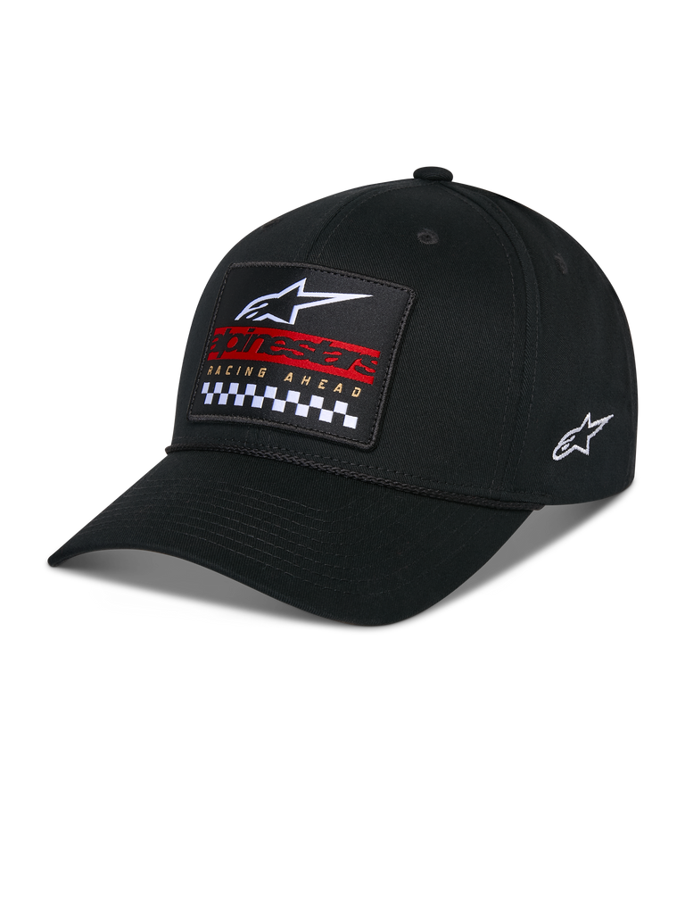 Alpinestars Matrix Snapback Hat, czarna czapka z daszkiem, zakrzywiony daszek i usztywniona korona, z przodu wielokolorowa haftowana naszywka z logo Alpinestars, czerwone elementy marki i wzór w szachownicę, z boku haftowane logo, codzienne nakrycie głowy motorsport