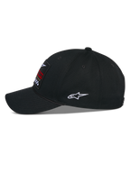 Alpinestars Matrix Snapback Hat, czarna czapka z daszkiem, widok z boku, zakrzywiony daszek i usztywniona korona, wielokolorowa haftowana naszywka z przodu i białe logo Astars z boku, konstrukcja z bawełnianego twillu