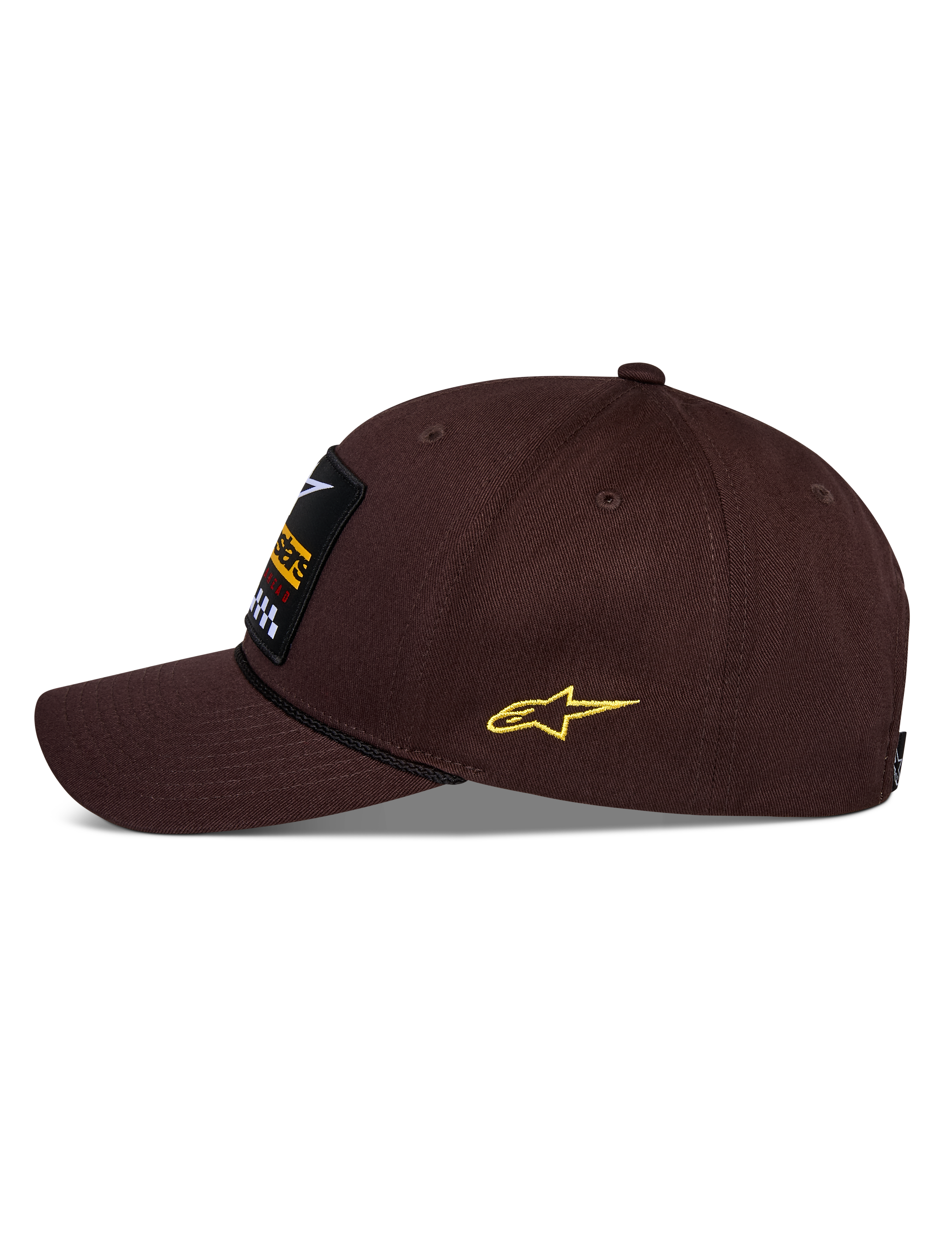 Czapka Alpinestars Matrix Snapback, brązowa, widok z boku, wygięty daszek z czarnym sznurkiem, haftowana naszywka z przodu, żółte logo Astars z boku, usztywniona konstrukcja z bawełnianego twillu, codzienna czapka w stylu motorsport