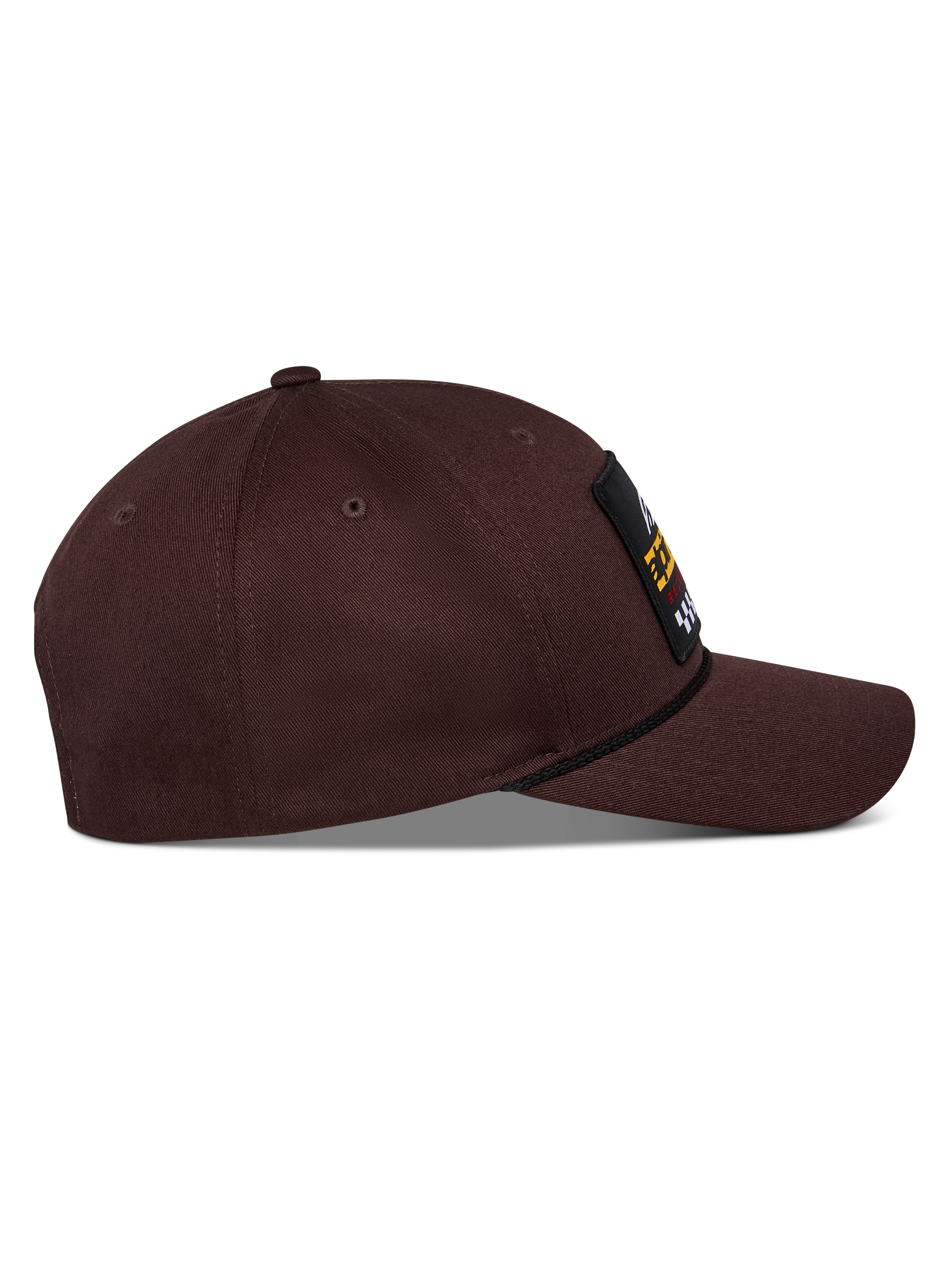 Alpinestars Matrix Snapback Hat, ciemnobrązowa, widok z boku przedstawiający zakrzywiony daszek, usztywnioną koronę i przednią naszywkę z logo z detalem ze sznurka, codzienne nakrycie głowy inspirowane sportami motorowymi