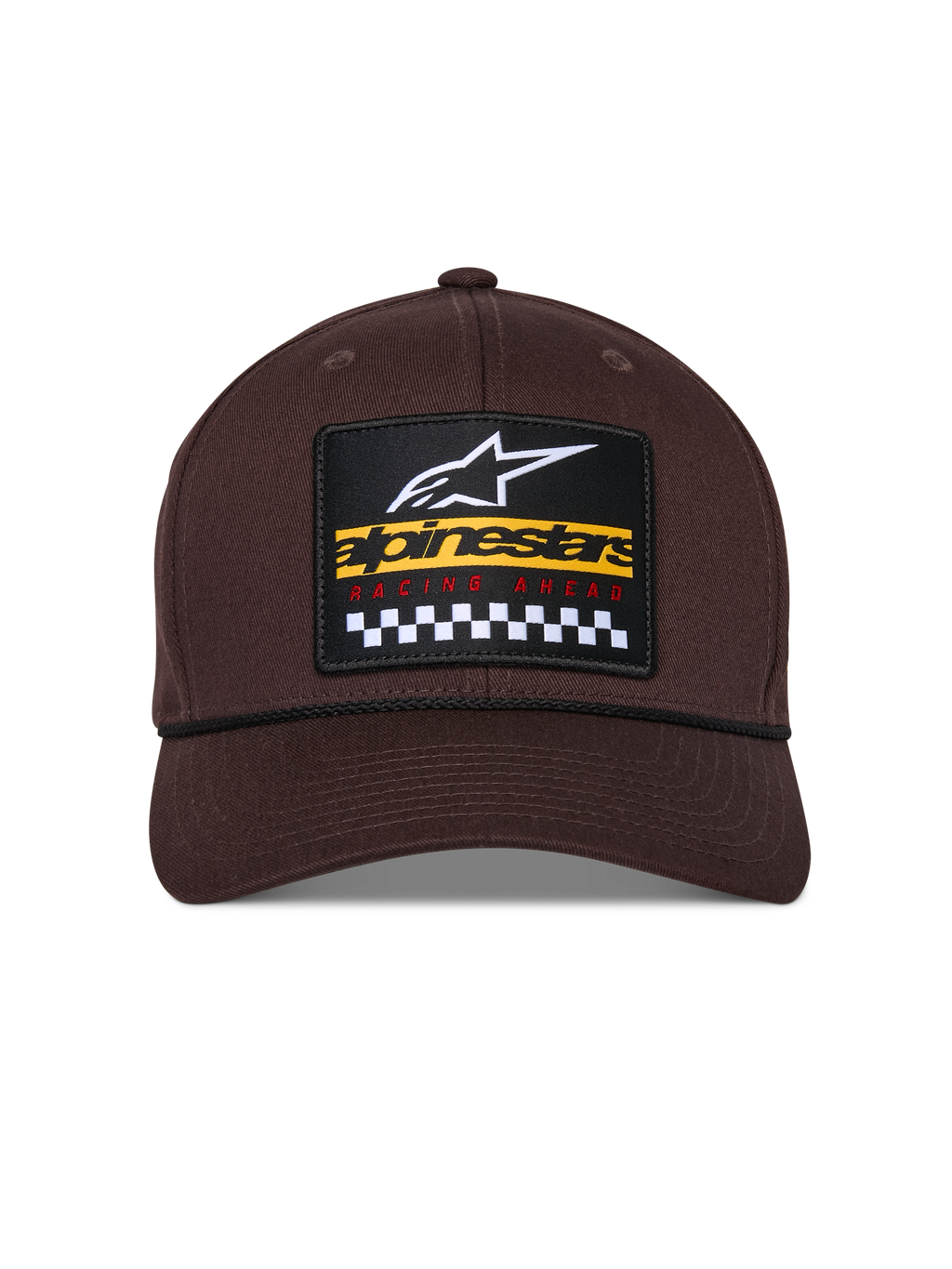 Alpinestars Matrix Snapback Hat, brązowa czapka z daszkiem, widok z przodu z usztywnioną koroną i zakrzywionym daszkiem, wielokolorowa haftowana naszywka z brandingiem Alpinestars i wyścigowym motywem szachownicy, czarny sznurek ozdobny, codzienne nakrycie głowy inspirowane sportami motorowymi