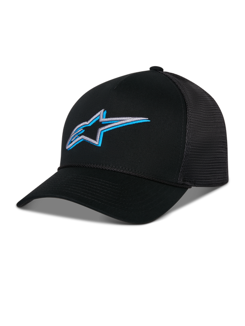 Alpinestars Ageless Shadow Trucker Hat, czarna czapka typu trucker z niebieskim i srebrnym trójwymiarowym haftowanym logo gwiazdy, posiada zakrzywiony daszek i oddychające panele z siateczki z tyłu, codzienne nakrycie głowy inspirowane motorsportem