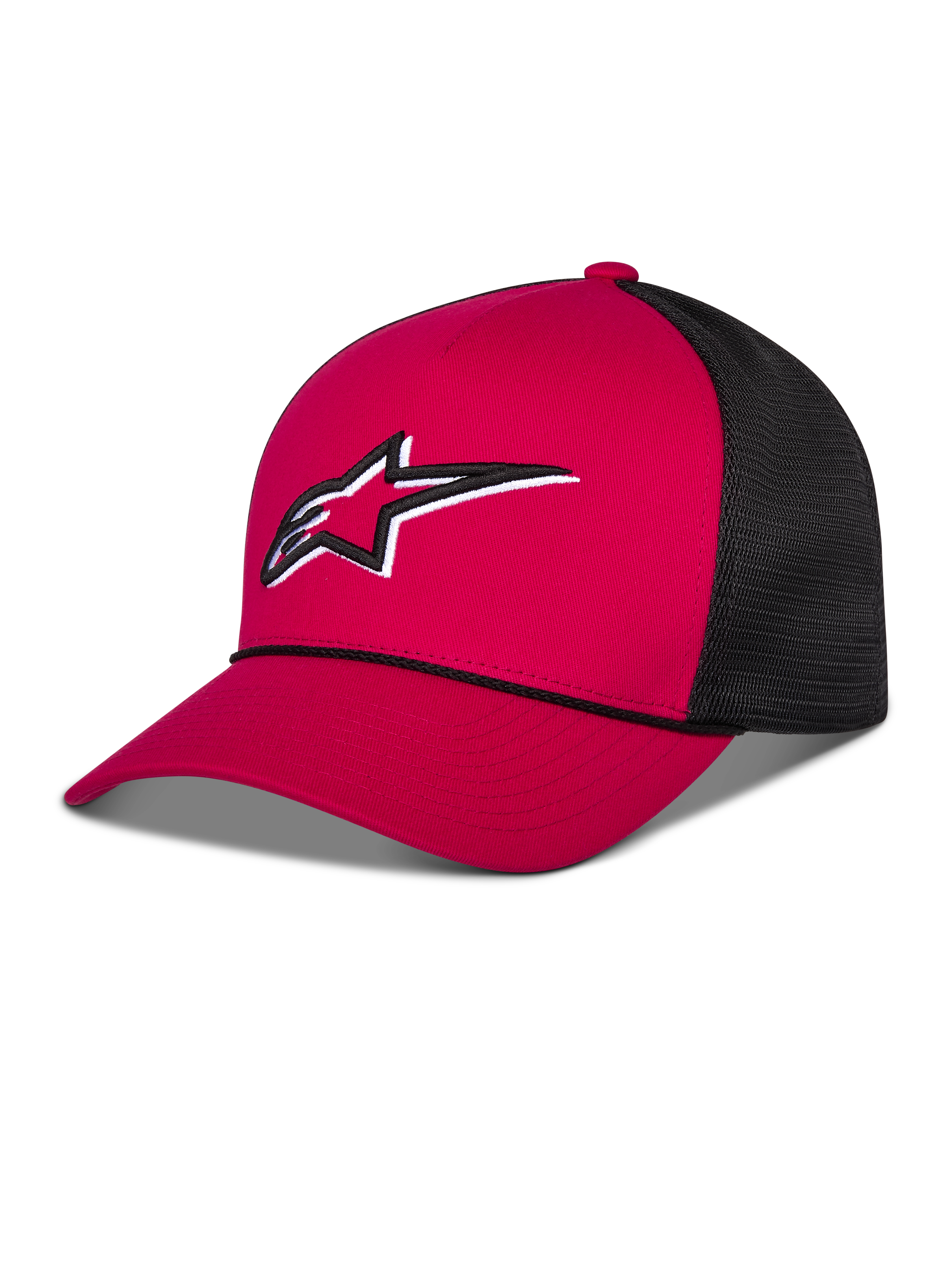 Alpinestars Ageless Shadow Trucker Hat, czerwono-czarna czapka z daszkiem typu trucker, czerwona usztywniona korona i zakrzywiony daszek, czarne panele z siatki z tyłu, biało-czarne haftowane logo Astars z przodu, codzienne nakrycie głowy inspirowane motorsportem