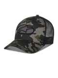 Alpinestars Oblique Camo Trucker Hat, czapka typu trucker w czarnym wzorze kamuflażu z czarną siateczką z tyłu, owalna haftowana naszywka z logo Astars z przodu, zakrzywiony daszek i strukturalna korona, casualowe nakrycie głowy inspirowane sportami motorowymi