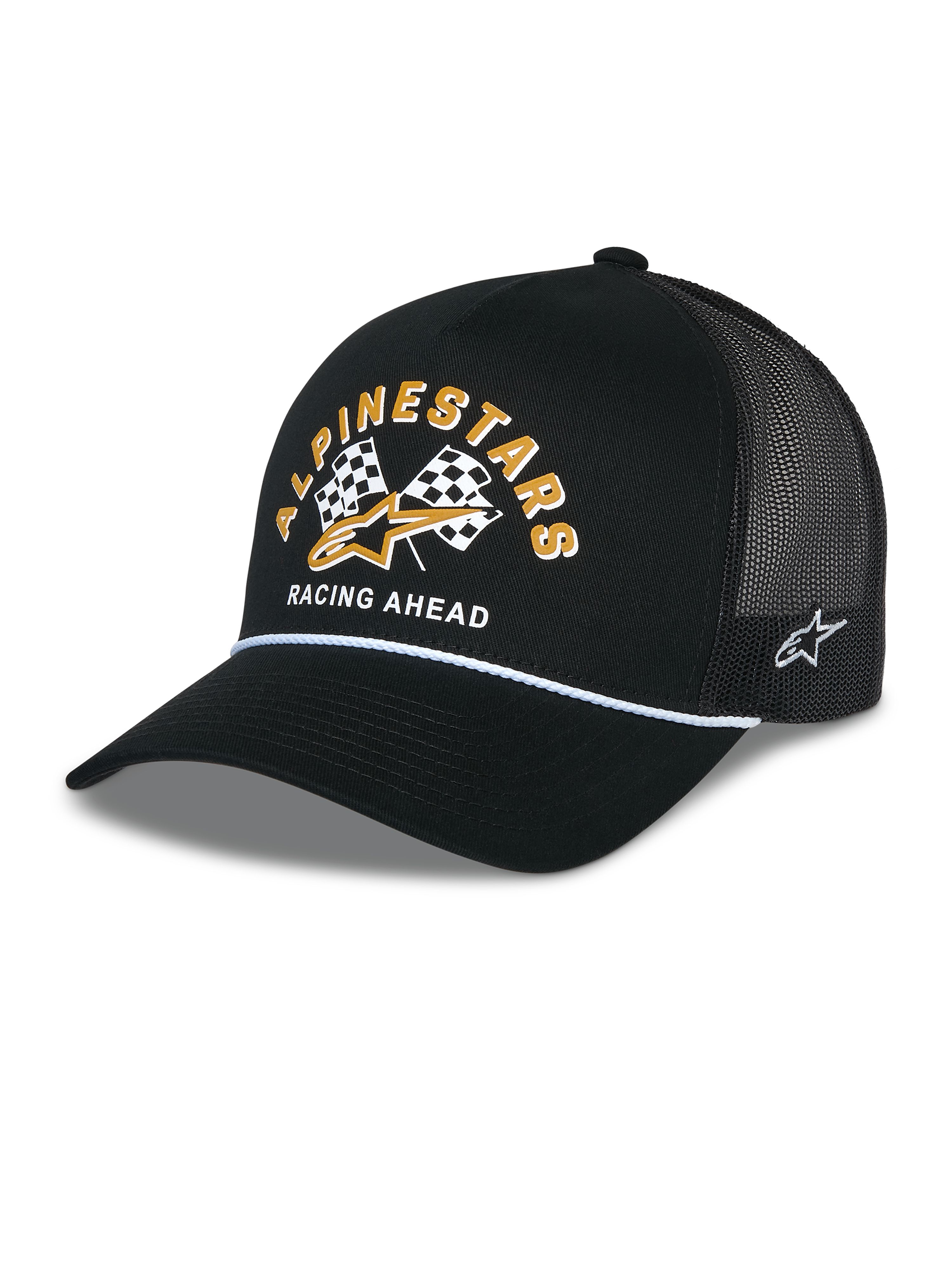 Alpinestars Finisher Trucker Hat, czarna czapka typu trucker z oddychającą siateczką z tyłu, zakrzywiony daszek z białą ozdobną linką, grafika z przodu z żółtym napisem Alpinestars i flagami w szachownicę, z boku haftowane logo gwiazdy, codzienne nakrycie głowy inspirowane sportami motorowymi