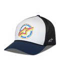 Alpinestars Aorbit Trucker Hat, biało-granatowo-czarna, zakrzywiony granatowy daszek z białym przednim panelem i czarną siateczką z tyłu, grafika z przodu z napisem „Always Fast Made to Last” i żółtym logo Astars, haftowane logo z boku, codzienne nakrycie głowy inspirowane sportami motorowymi