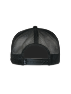 Alpinestars Contender Trucker Hat, czarna, widok z tyłu z poliestrową siateczką i regulowanym zapięciem snapback, mała biała metka z logo Astars, codzienne nakrycie głowy inspirowane sportami motorowymi