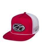 Alpinestars Contender Trucker Hat, czerwono-biała czapka z płaskim daszkiem, owalna haftowana naszywka Astars w szachownicę, biała siateczka z tyłu, casualowy styl motorsport