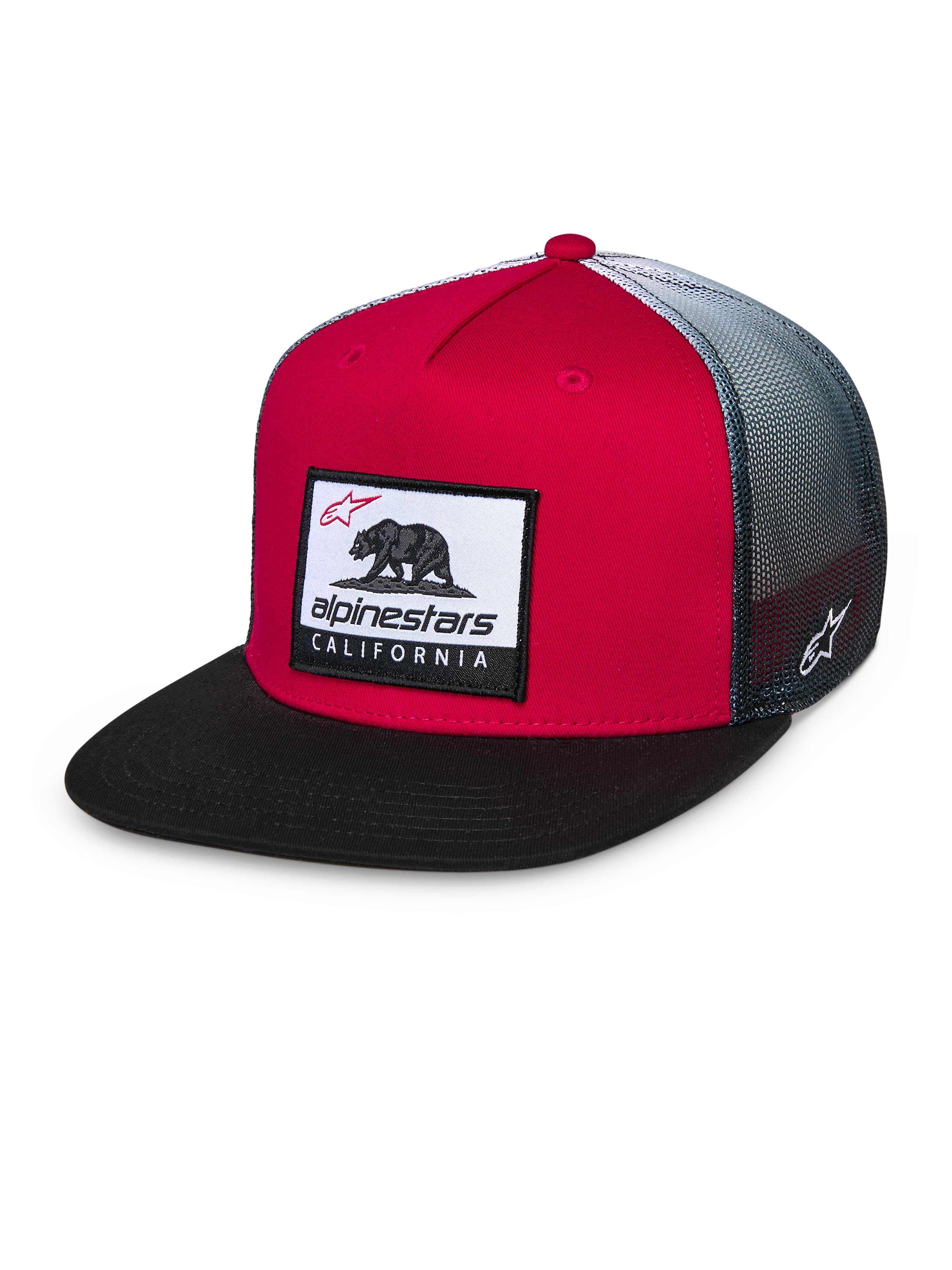 Alpinestars Cali Gradient Trucker Hat, czerwono-czarno-biała czapka typu trucker, usztywniana czerwona korona z czarnym płaskim daszkiem, szary gradientowy tył z siatki, tkana naszywka Cali Bear i haftowane logo z boku, casualowe nakrycie głowy w stylu motorsportowym