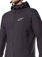 Alpinestars A-Dura Thermal Jacket, czarna kurtka na rower górski, zbliżenie na ocieplany materiał techniczny, lekka i oddychająca konstrukcja do jazdy w terenie w zimnych warunkach