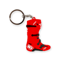Alpinestars Tech 10 Boot Keyfob, trójwymiarowy brelok w kształcie miniaturowego buta motocrossowego, czerwony z czarnymi i białymi akcentami, srebrny metalowy pierścień, szczegółowy design buta wyścigowego, akcesorium sportowe motorsport