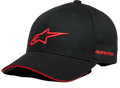Alpinestars Rostrum Hat, czarna czapka z daszkiem z czerwonym logo gwiazdy 3D, zakrzywiony daszek z czerwonym wykończeniem typu sandwich, haftowany napis Alpinestars z boku, codzienne nakrycie głowy w stylu motorsportowym
