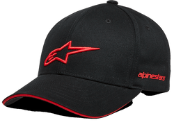 Alpinestars Rostrum Hat, czarna czapka z daszkiem z czerwonym logo gwiazdy 3D, zakrzywiony daszek z czerwonym wykończeniem typu sandwich, haftowany napis Alpinestars z boku, codzienne nakrycie głowy w stylu motorsportowym