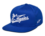 Czapka Alpinestars Los Angeles, niebieska czapka z daszkiem typu snapback, białe haftowane logo 3D Los Angeles w sportowym stylu, płaski daszek, usztywniana korona, codzienne nakrycie głowy inspirowane sportami motorowymi