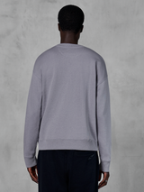 Alpinestars Essentials Ageless Crew, bluza typu crewneck, srebrna, widok z tyłu, kompaktowy polar premium, swobodny krój ze ściągaczami na dole i przy mankietach, casualowa odzież uliczna w stylu motorsport