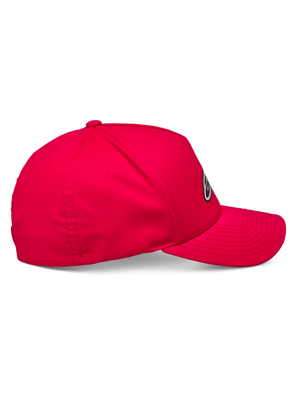 Alpinestars Ageless Reflex Waterproof Hat, czerwona, widok z boku na czapkę typu baseball z zakrzywionym daszkiem i usztywnioną koroną, wykonana z technicznej wodoodpornej tkaniny z odblaskowym logo.