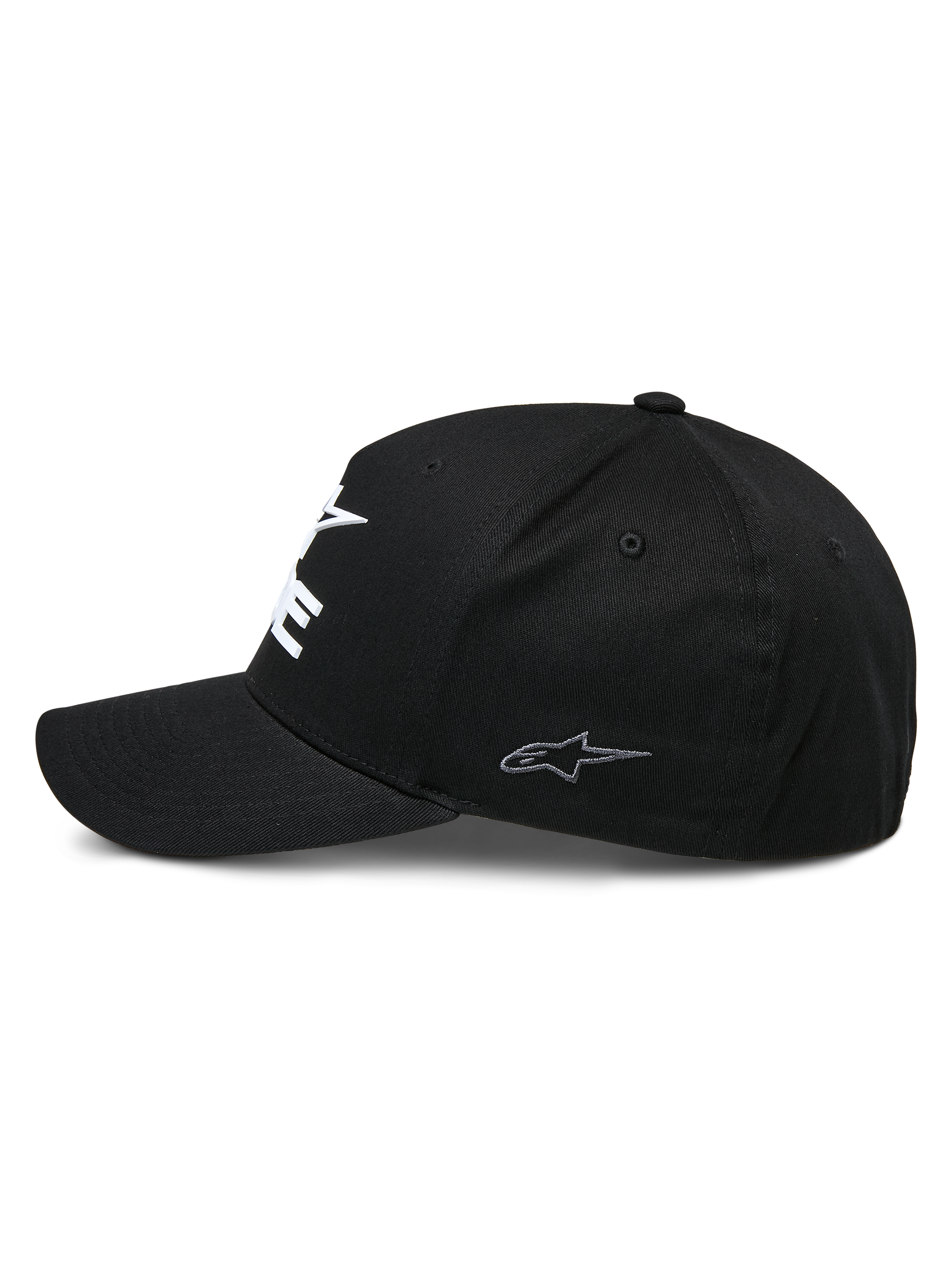 Alpinestars Ride Sonic Hat, usztywniana czapka z daszkiem, czarna, widok z boku, zakrzywiony daszek, małe szare haftowane logo gwiazdy na bocznym panelu, elastyczna tkanina twill, casualowe nakrycie głowy w stylu motorsport
