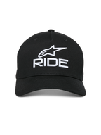 Alpinestars Ride Sonic Hat, czarna, posiada białe haftowane logo 3D z gwiazdą Alpinestars i napisem „RIDE”, zakrzywiony daszek, usztywniona korona, styl streetwear inspirowany motorsportem