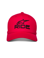 Alpinestars Ride Sonic Hat, czerwona czapka z daszkiem, czarne haftowane logo 3D RIDE i gwiazda, zakrzywiony daszek z usztywnioną koroną, casualowe nakrycie głowy w stylu motorsportowym