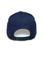 Alpinestars Ascension Snapback Hat, granatowa czapka z daszkiem, widok z tyłu z regulowanym zapięciem snapback i usztywnioną koroną, mała czarna metka z logo Astars, codzienny styl motorsport streetwear