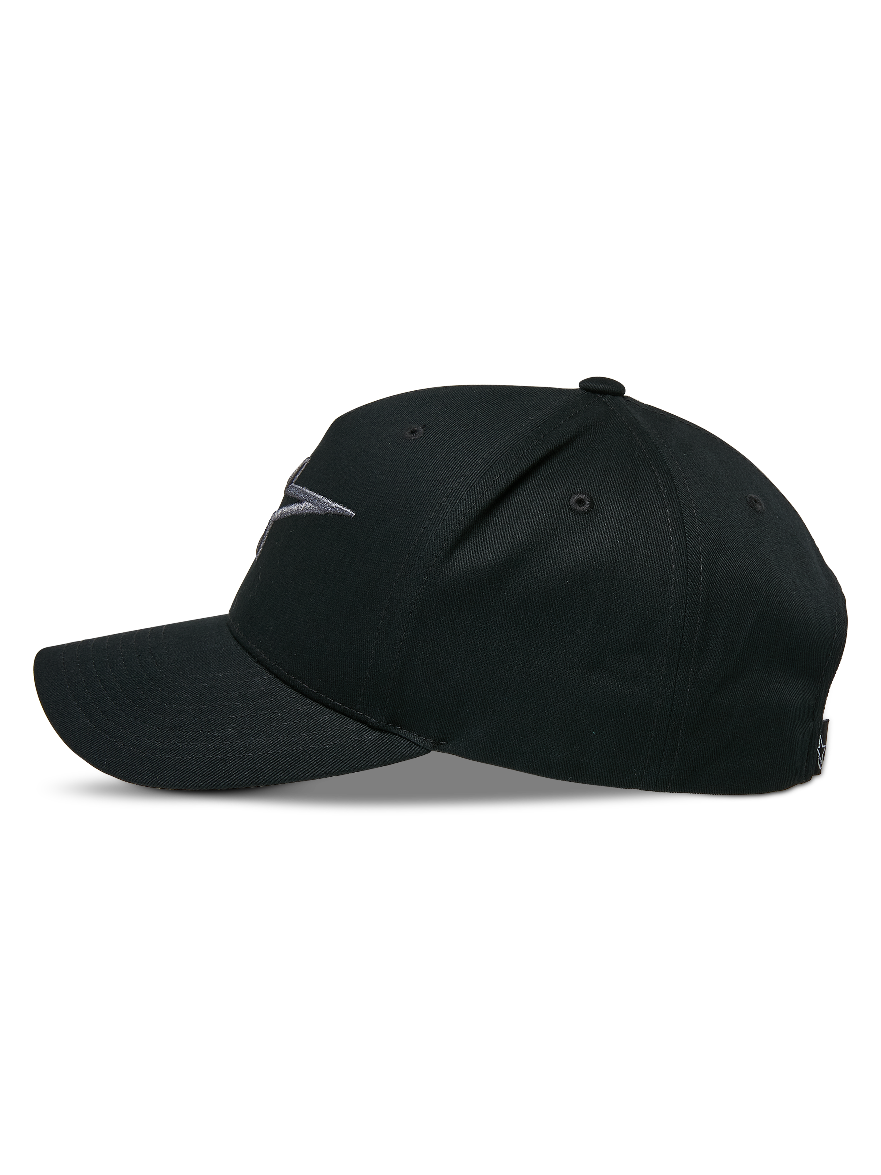 Alpinestars Ageless Snapback Hat, profil boczny, kolor czarno-grafitowy, zakrzywiony daszek z usztywnioną koroną, haftowane logo 3D z przodu, główna tkanina z kepru bawełnianego, codzienna czapka w stylu motorsport