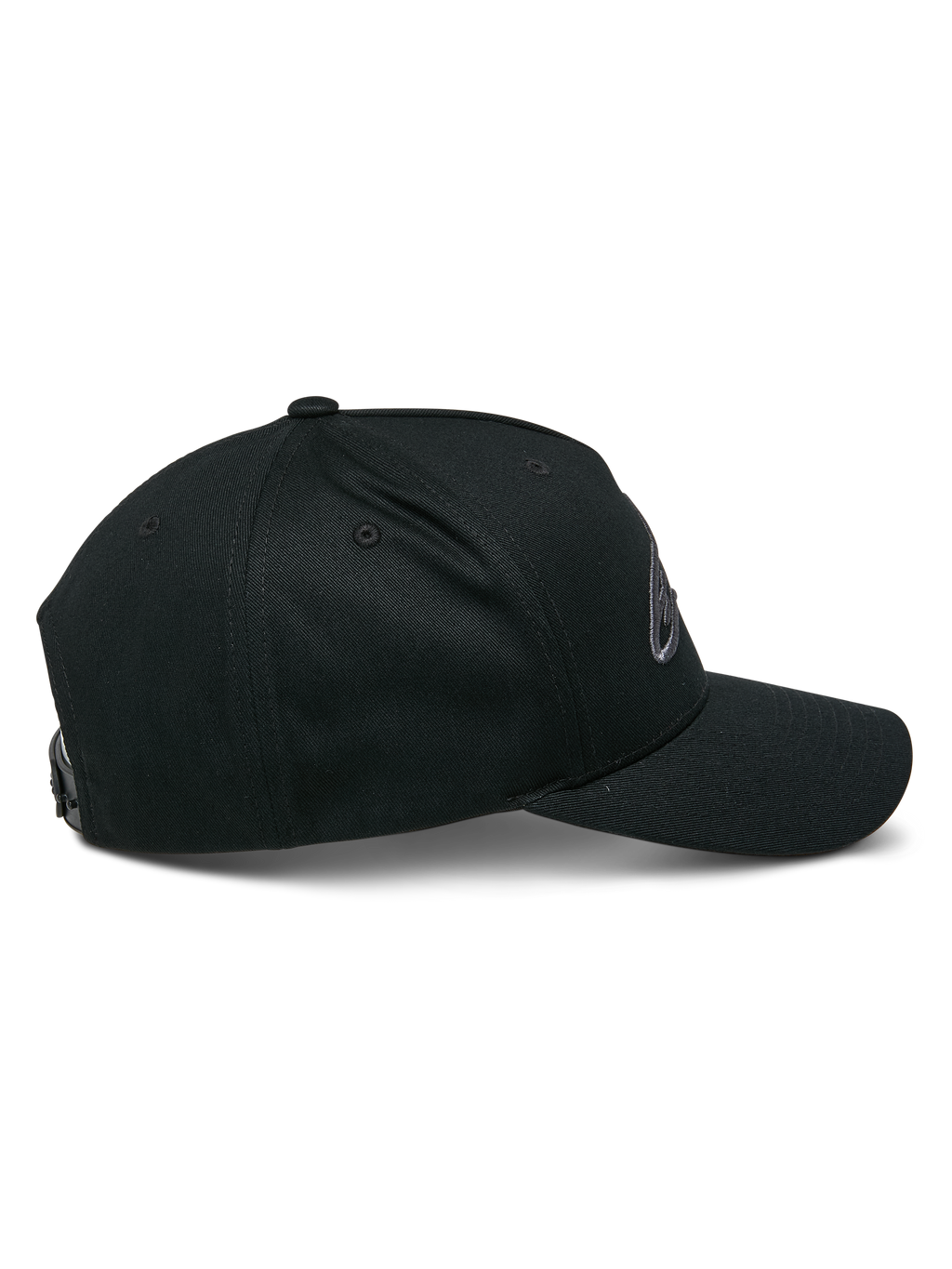 Alpinestars Ageless Snapback Hat, czarna czapka (Black Charcoal), widok z profilu, usztywniona korona z zakrzywionym daszkiem, regulowane zapięcie snapback, codzienne nakrycie głowy inspirowane sportami motorowymi