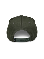 Czapka Alpinestars Promptus Snapback, Military Green, widok z tyłu z regulowanym zapięciem typu snapback, tkanina z bawełnianego kepru, mała czarna metka z logo, codzienne nakrycie głowy inspirowane sportami motorowymi