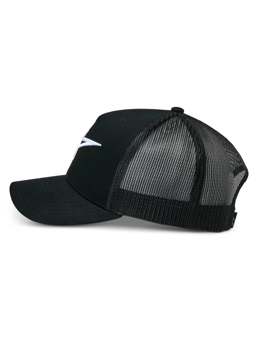 Alpinestars Ageless Trucker Hat, czarna czapka typu trucker, widok z boku, usztywniony przód z bawełnianego twillu z białym haftowanym logo Astars, oddychająca czarna siateczka z tyłu, zakrzywiony daszek, sportowy design