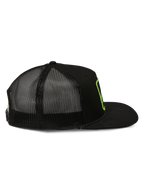 Alpinestars Control Trucker Hat, czapka typu trucker, czarna, widok z boku z siatkowym tyłem i płaskim daszkiem, limonkowy haftowany obrys logo, codzienna odzież w stylu motorsportowym