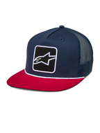 Alpinestars Control Trucker Hat, granatowo-czerwona czapka snapback z płaskim daszkiem i granatowym siatkowym tyłem, haftowana naszywka z logo Astars z przodu i biały pleciony sznurek, codzienne nakrycie głowy inspirowane sportami motorowymi