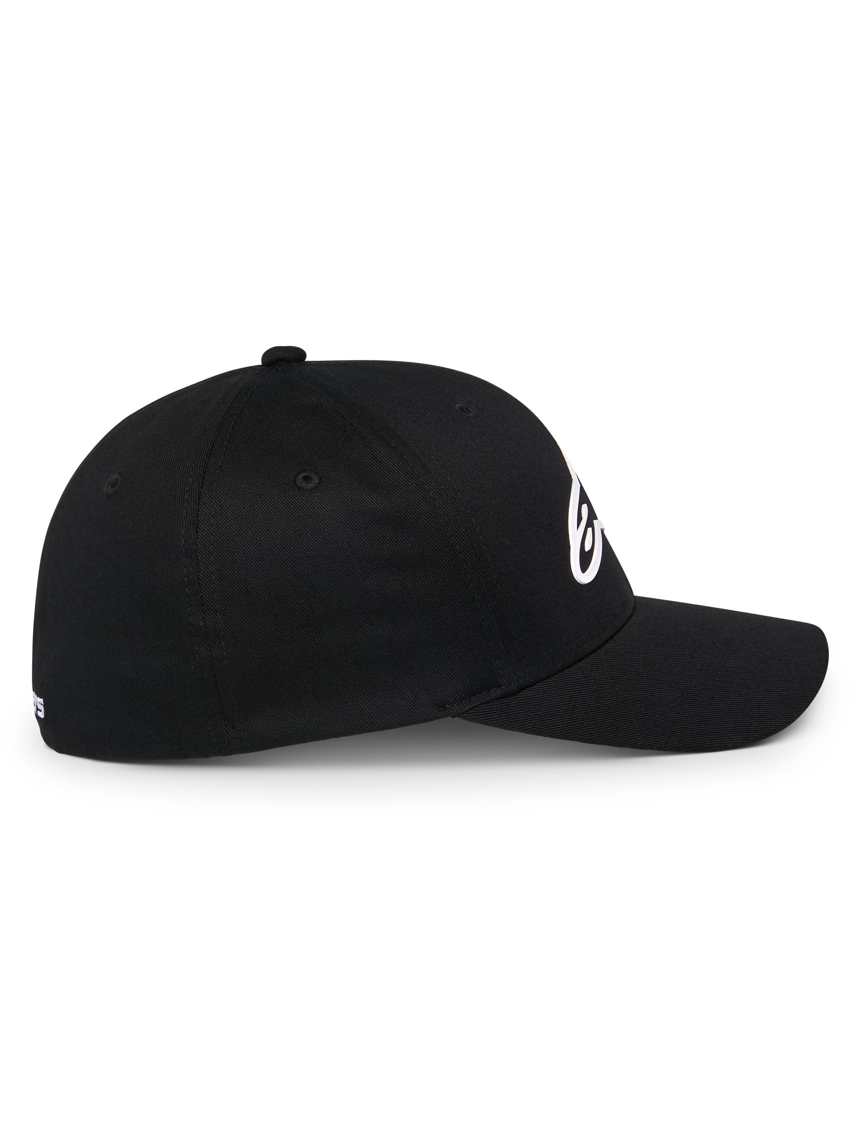 Alpinestars Ageless Multi Hat, czarna sportowa czapka z daszkiem, widok z boku, zakrzywiony daszek i usztywniona korona, białe logo Astars 3D, casualowy styl motorsportowy