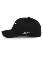 Alpinestars Ageless Multi Hat, czarna czapka z daszkiem, widok z profilu z białym haftowanym logo Astars, zakrzywiony daszek i usztywniona korona, casualowa odzież sportowa