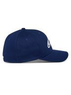 Alpinestars Ageless Multi Hat, granatowa czapka z daszkiem, widok z boku, zakrzywiony daszek, usztywniona korona, elastyczna tkanina z kepru, codzienne nakrycie głowy inspirowane sportami motorowymi
