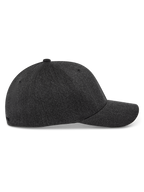 Alpinestars Corp Shift Multi Hat, widok z boku, kolor ciemnoszary melanż, usztywniona korona z zakrzywionym daszkiem, elastyczna tkanina z kepru, codzienna czapka inspirowana sportami motorowymi