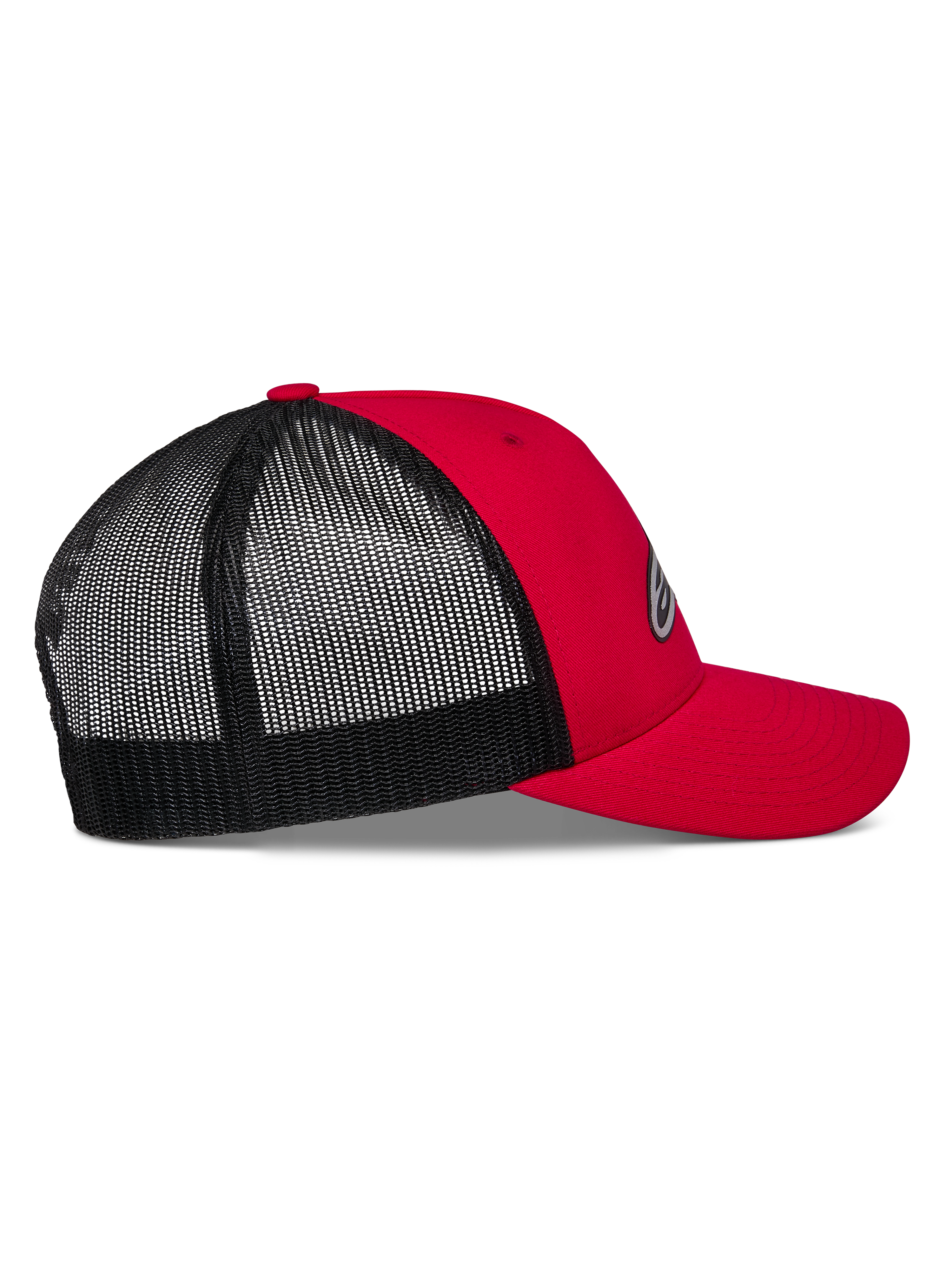 Alpinestars Reflect Ageless Trucker Hat, czerwono-czarna, widok z boku, czerwony przód z tkaniny twill i zakrzywiony daszek, czarny tył z siatki poliestrowej, usztywniona korona, codzienne nakrycie głowy inspirowane sportami motorowymi