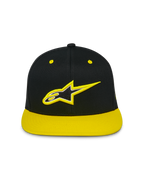 Alpinestars Thickness Snapback Hat, czapka z płaskim daszkiem i usztywnioną koroną, czarna z jaskrawożółtym daszkiem i oczkami, z przodu haftowane logo Astars 3D, codzienna odzież uliczna w stylu motorsportowym