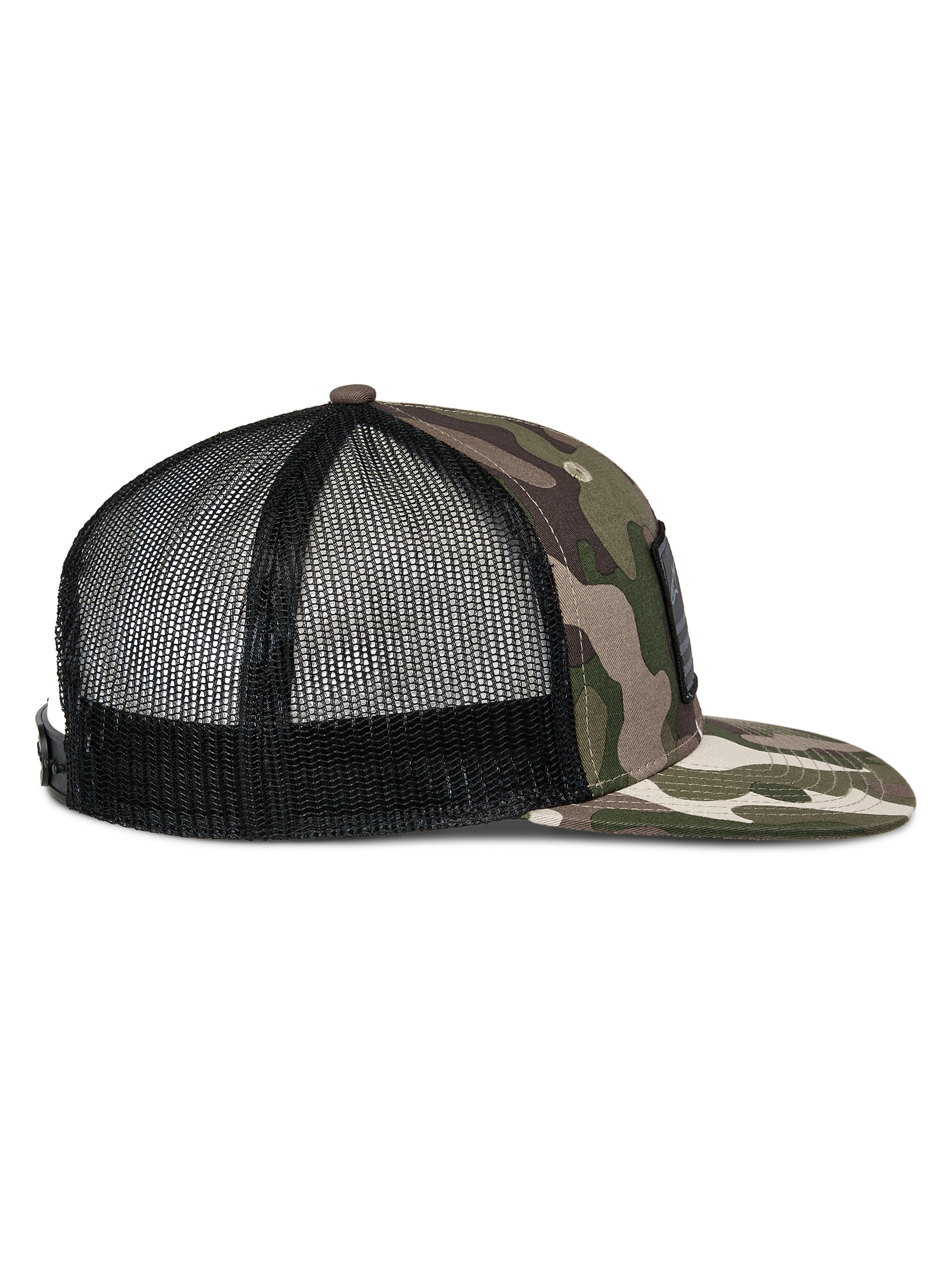 Alpinestars Flag Flat Trucker Hat, zielone moro i czarny, widok z boku z płaskim daszkiem w kamuflażu, usztywniony przód i oddychająca czarna siateczka z tyłu, zapięcie snapback, codzienne nakrycie głowy w stylu motorsport