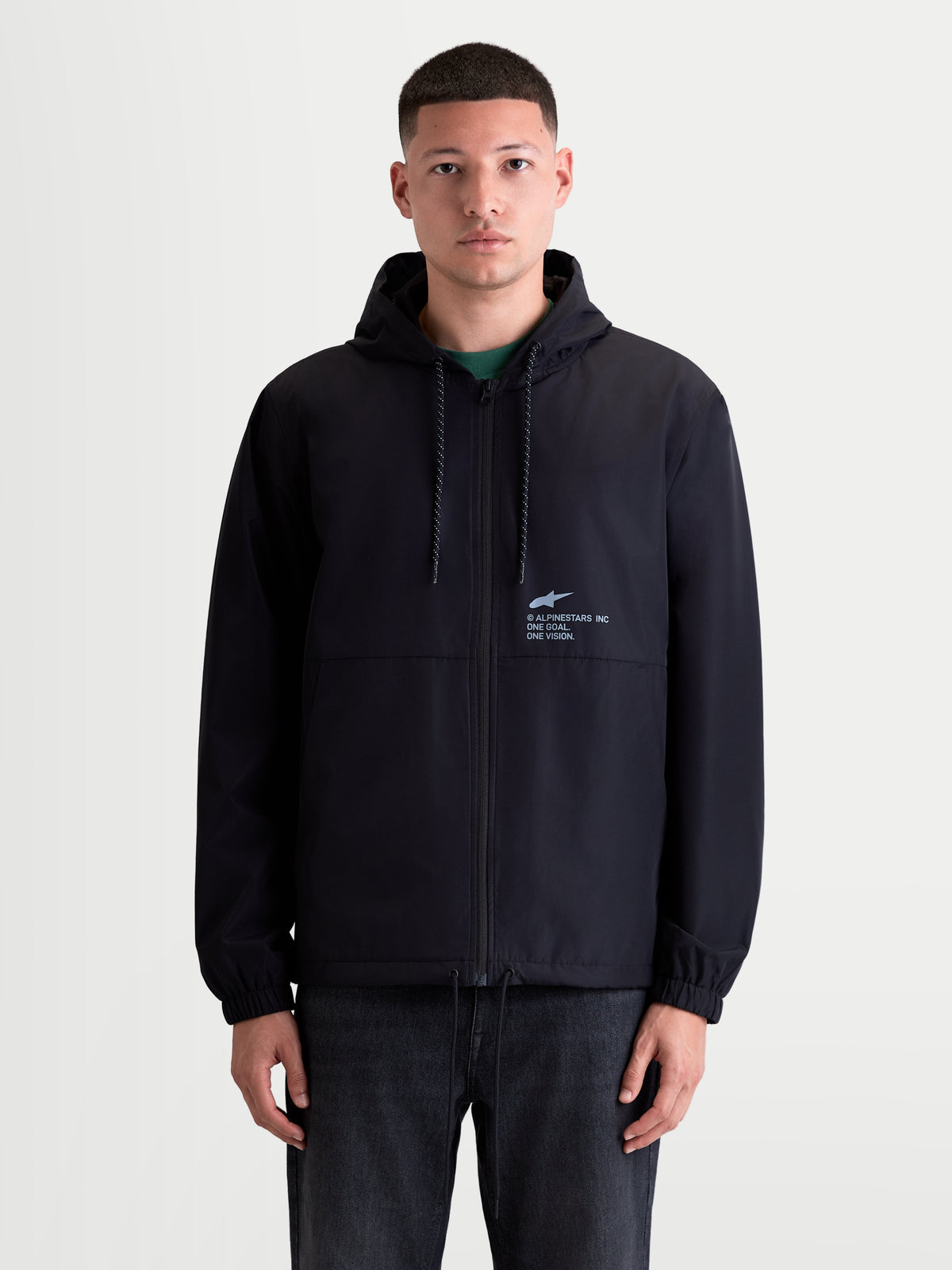 Alpinestars Kurtka Speeder Resolve Ochrona Przed Wiatrem, lekka męska kurtka z kapturem, czarna, wiatroodporna konstrukcja tekstylna, siatkowa podszewka, regulowany kaptur, logo Alpinestars na piersi z hasłem One Goal. One Vision.