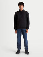 Alpinestars bluza Apera Half-Zip, męska bluza sportowa typu pullover z kapturem, czarna, zapięcie na zamek do połowy i kieszeń kangurka, tonalne logo Alpinestars, styl inspirowany motorsportem, casualowa odzież sportowa z polaru tri-blend.