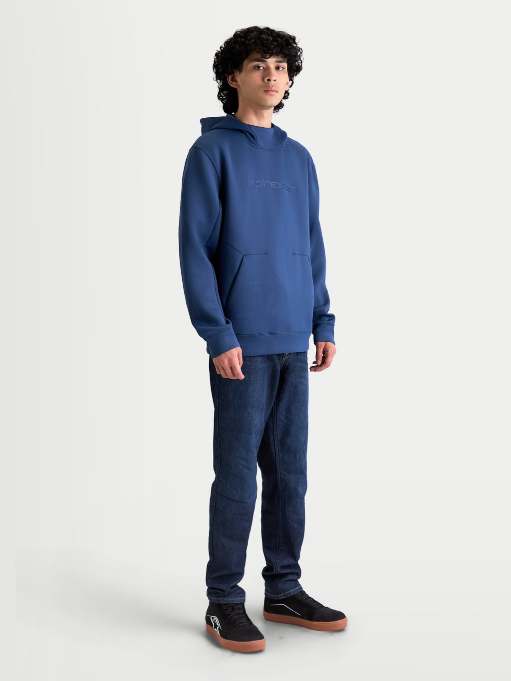 Alpinestars Bluza z kapturem Datrix, męska bluza typu pullover, stalowoniebieska, wykonana z dwustronnego polaru, tonalne logo HD na piersi, przednia kieszeń z zaszewką, casualowa odzież sportowa w stylu motorsport.