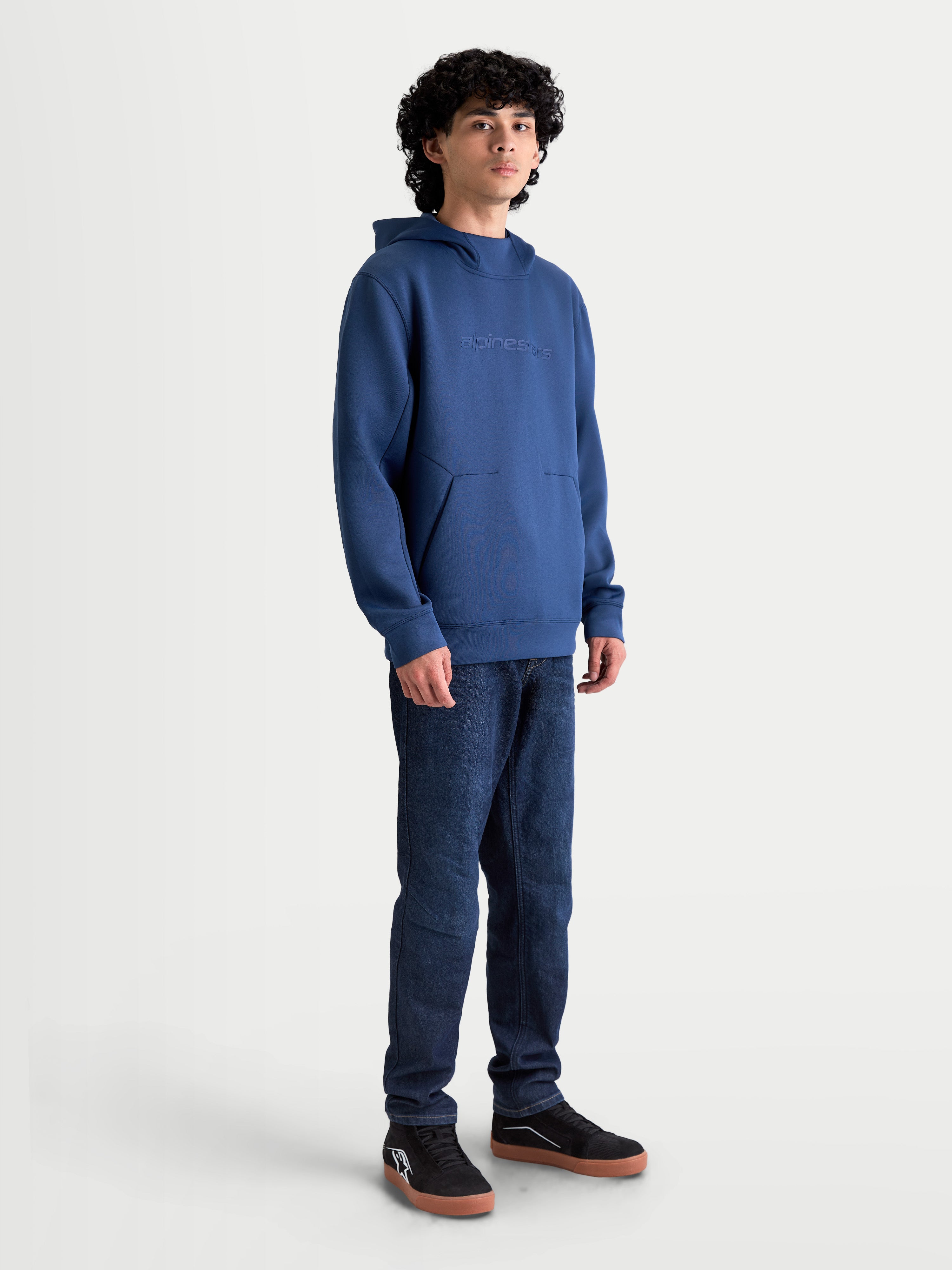 Alpinestars Bluza z kapturem Datrix, męska bluza typu pullover, stalowoniebieska, wykonana z dwustronnego polaru, tonalne logo HD na piersi, przednia kieszeń z zaszewką, casualowa odzież sportowa w stylu motorsport.