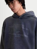 Alpinestars Bluza Z Kapturem Infinite Washed Oversized, niebieska bluza dresowa pullover z kapturem, unisex, wykończenie snow-wash, haftowana grafika techniczna na piersi, krój oversize, polarowa konstrukcja, codzienna odzież sportowa.