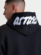 Alpinestars bluza z kapturem Pioneer Oversize, sportowa odzież codzienna, czarna z białym haftowanym logo ASTARS na kapturze, zbliżenie z tyłu na detale, wykonana z bawełny i poliestru z recyklingu.