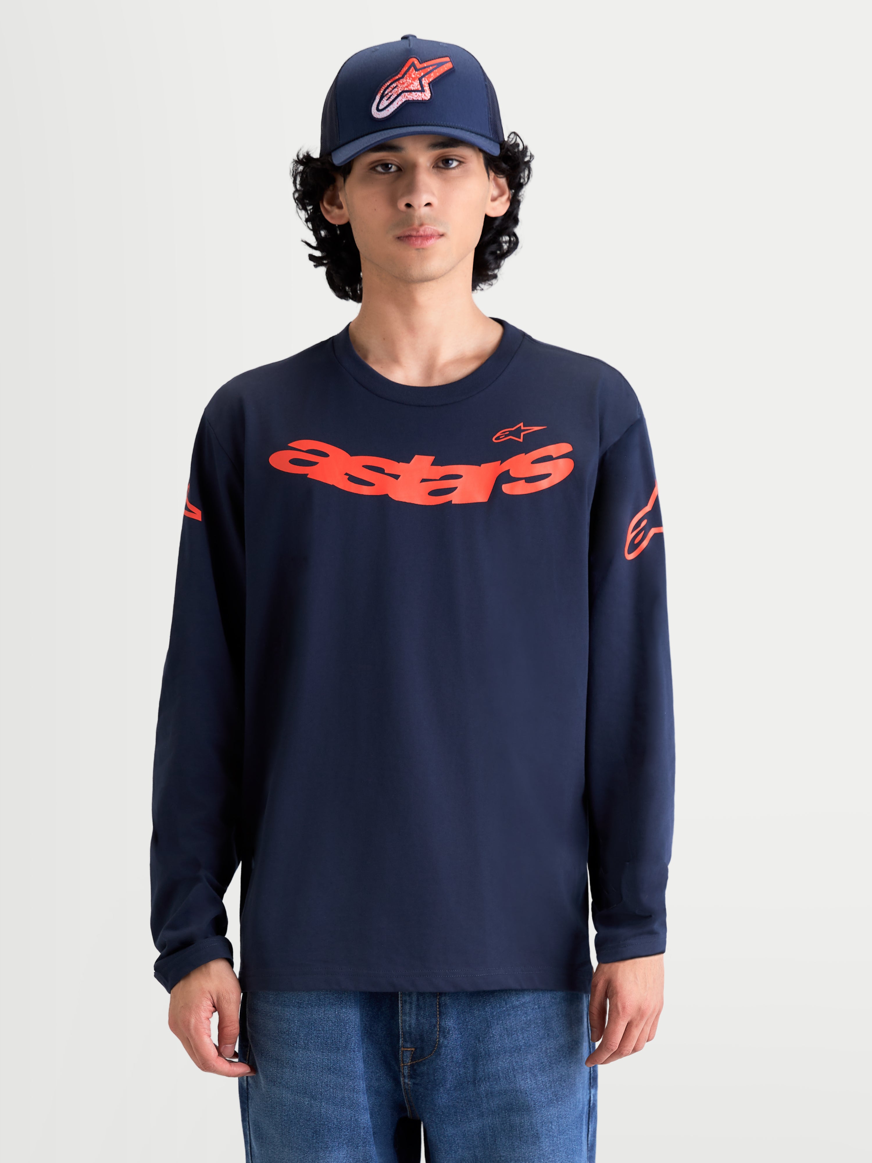 Alpinestars Velocifier CSF Tee, koszulka z długim rękawem typu sportswear, unisex, granatowa i pomarańczowa, zakrzywiona grafika Astars na piersi, logo na ramionach, prążkowane mankiety, mieszanka bawełny premium.
