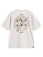 Alpinestars Latitude Oversized CSF Tee, beżowa koszulka z krótkim rękawem, grafika z globusem i logo Astars na plecach.