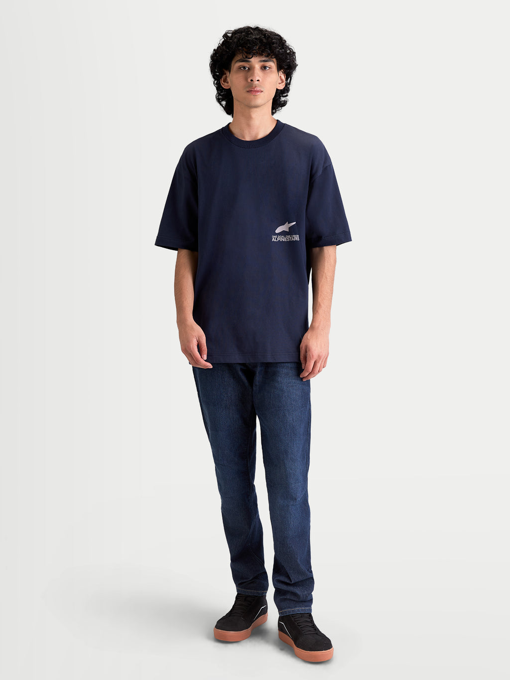 Alpinestars Institute Oversized CSF Tee, granatowa męska koszulka z krótkim rękawem, krój oversize, małe białe logo na piersi, codzienna odzież sportowa