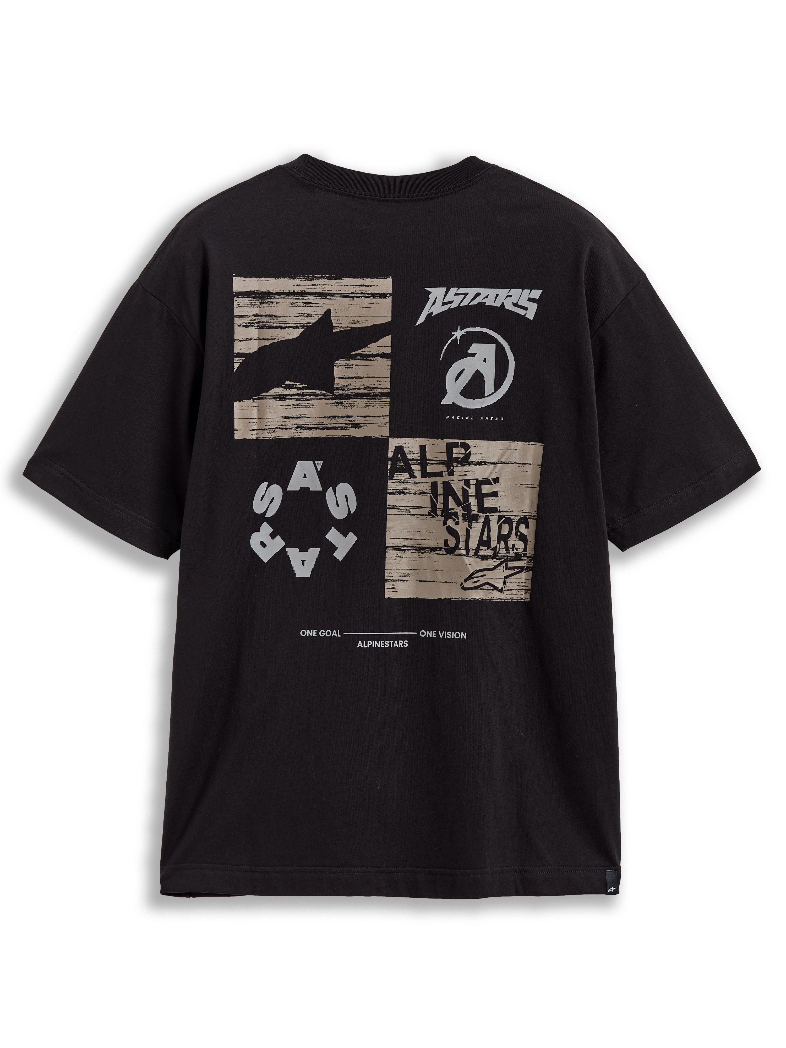 Alpinestars Checkback Oversized CSF Tee, czarna koszulka z krótkim rękawem, tył z kolażem grafik w kratkę, beżowe detale, napisy Astars i One Goal One Vision, odzież codzienna w stylu motorsport.