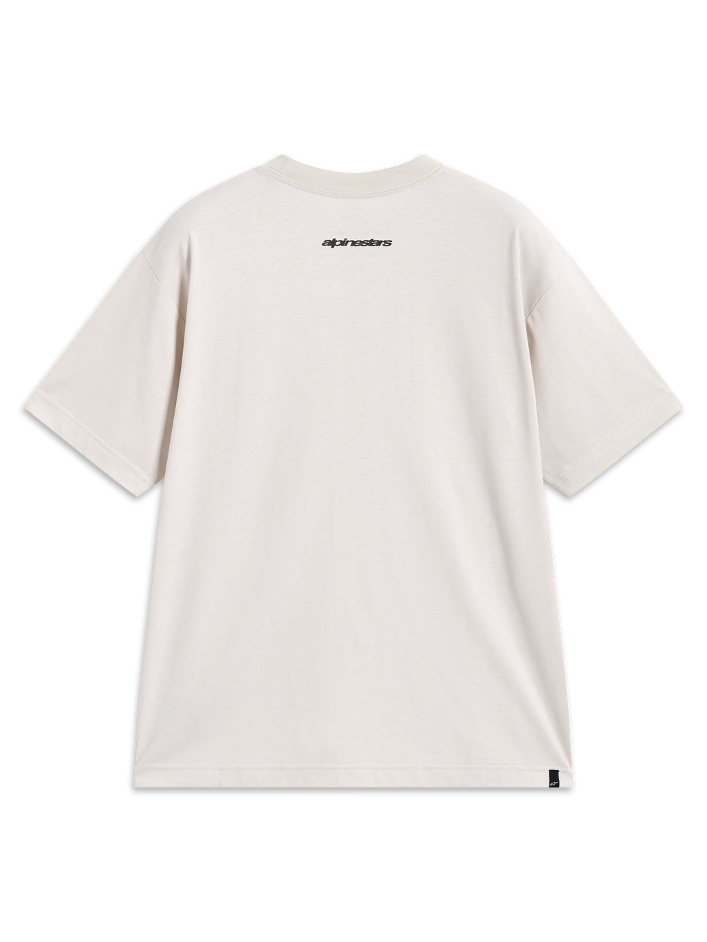 Mandate Oversized CSF Tee, beżowa koszulka sportowa z krótkim rękawem, krój oversized, widok z tyłu z logotypem na karku i małą metką na dole, stylowa odzież codzienna