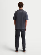 Alpinestars Prelude CSF Oversize, męska koszulka sportowa z krótkim rękawem, szara, małe białe logo na górze pleców, luźny krój oversize, miękka mieszanka bawełny i poliestru, widok z tyłu na modelu
